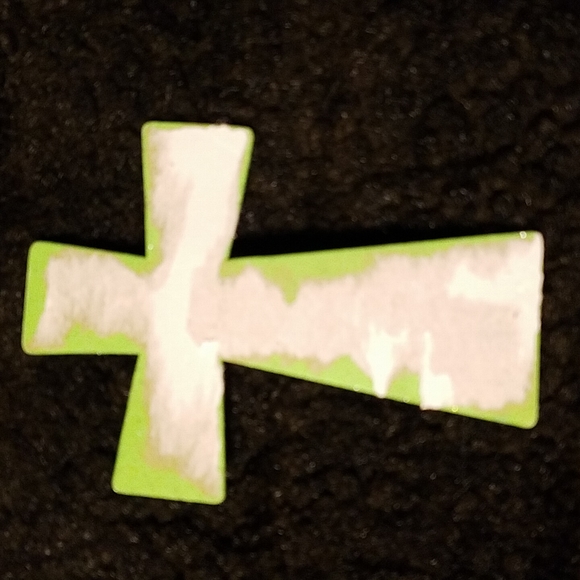 Set of two sparkly, green crosses. They're made of foam. - Picture 3 of 3